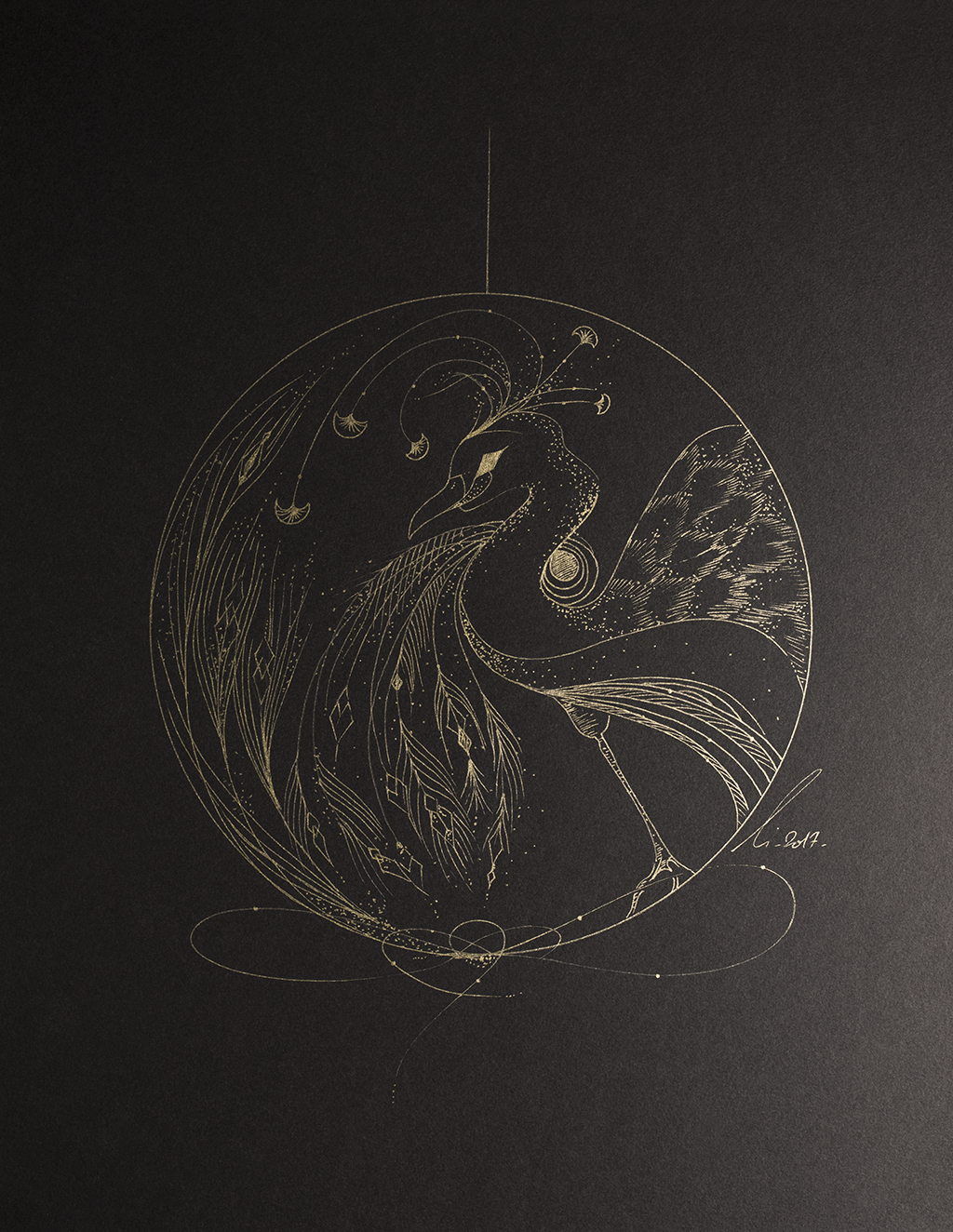 Le paon de lumière, représentation du majestueux animal par des traits dorés sur support noir