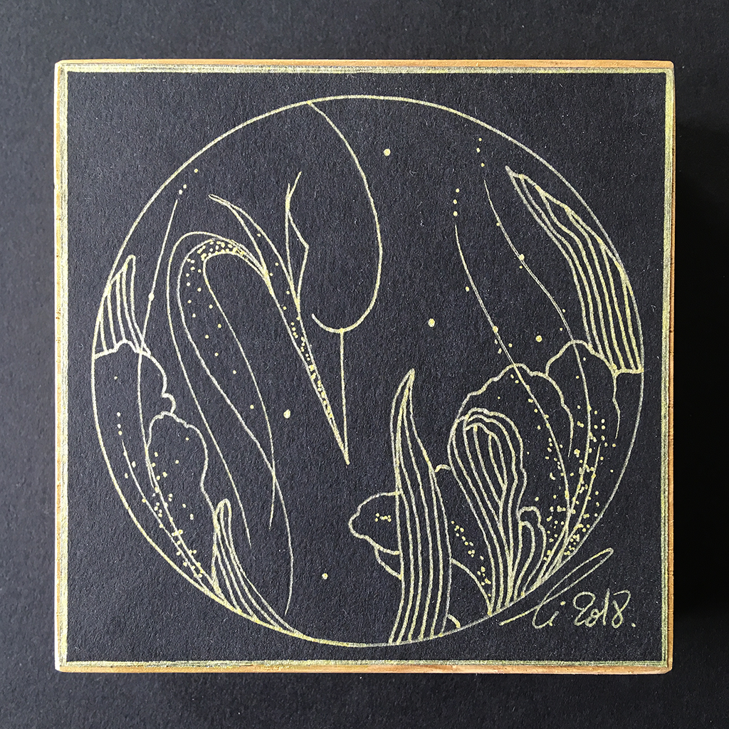 Fier héron aux Iris, dessin de l'animal aux lignes dorées sur papier noir