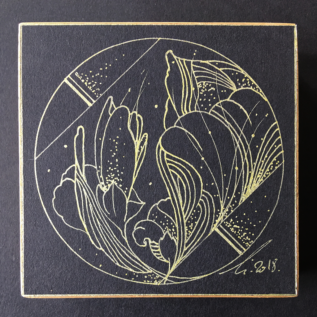 Eclosion d'un iris sur papier noir aux lignes dorées, contre collé sur un support en chêne massif